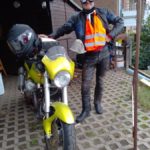 Bob mit Warnweste - unter der Lederjacke ...
